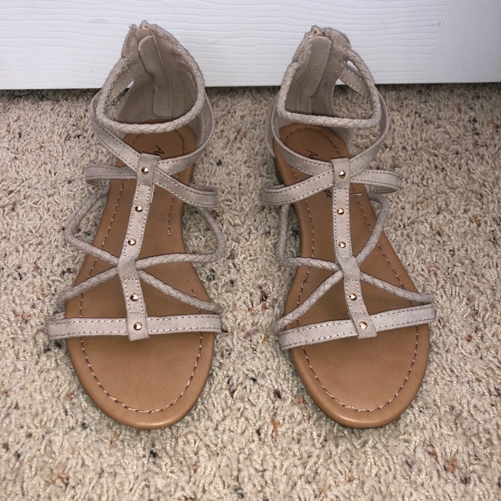 American Eagle Sandals